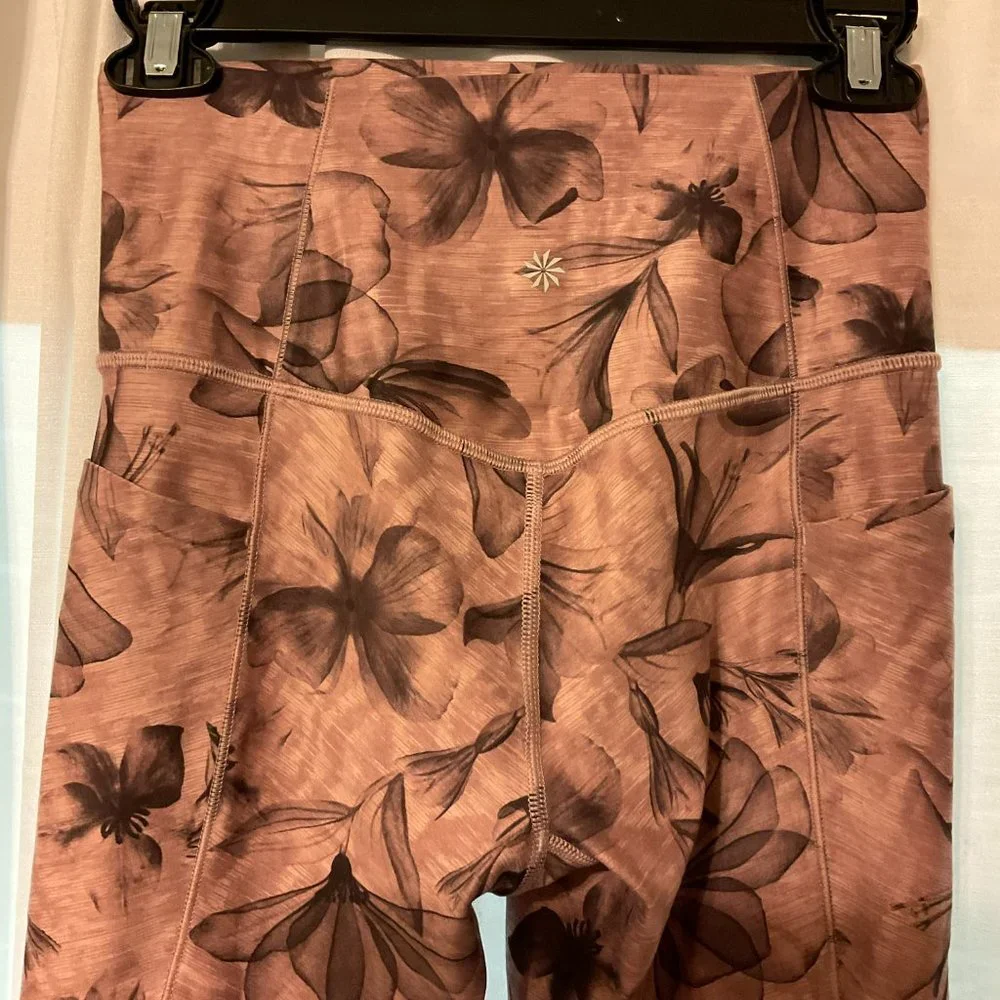 Athleta Salutation Stash Pocket 7/8 Tight Leggings XS Rosy Pink Floral